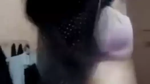 Apna bur or doodh dikhati h sunder ladki