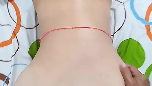 Kız arkadaşımla yatakta lezzetli anal seks