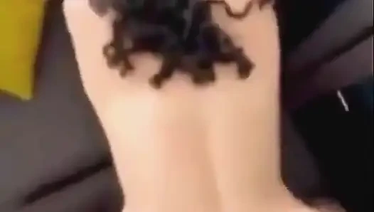 Bana bir sürpriz yaptı. Saçında bu örgüyle güzel geldi.
