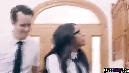 Hintli okul kızları – toplum içinde acı verici seks.