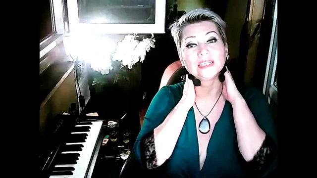 Rus Rus yazar ünlü bir Rus fahişe olan karısını sikiyor! Mükemmel aile birliği! ))