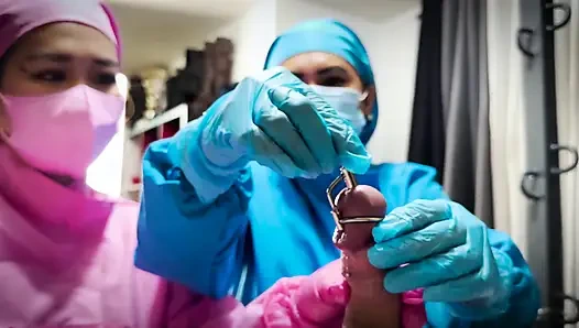 2 zalim hemşire tarafından mumyalanıyor ve işkence ediliyor 1/3