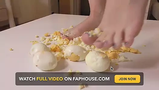 Fındıklarını bu yumurtalar gibi eziyorum!