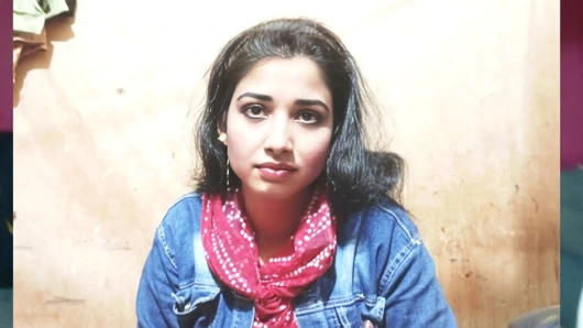 Hintli kadın otel ızgarasında ilişki yaşıyor