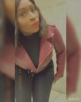 Bu kadın kalın ve seksi göt (müzik sahibi değilim)