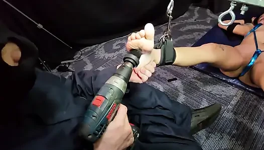 Mini mura surus ateşli ayaklar gıdıklanıyor ve görüntüleniyor! - 1080p- yeni bleu - Muras'ın seksi ayaklarını gösteriyoruz ve onları gıdıklıyor, bu da onu yönlendiriyor