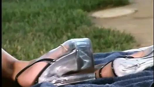 Vahşi yuvarlak götlü oryantal seks fiend sert domalarak sikişiyor