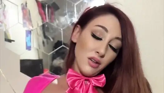 İngilizce olarak göğüslerimi nasıl emeceğim konusunda talimatlar veriyorum