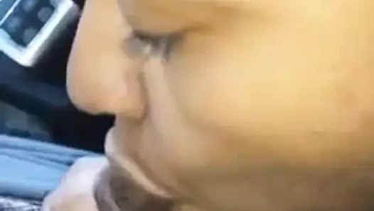 Siyah civciv berbat çük ile bir gülümseme