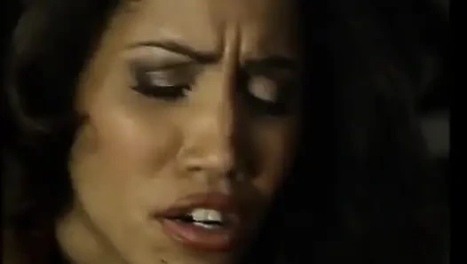 Alman zenci sürtük esaret gösterisinde bağlandı ve kırbaçlandı