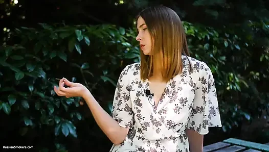 Evgeniya güçlü sigara içiyor