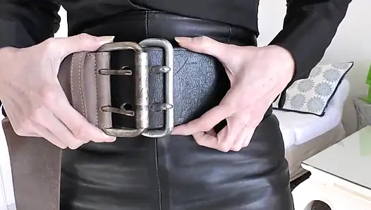 Itfaiyeci Rudi'nin kemer hediyesi: kemer takma ve karşılaştırma, Lady Victoria Valente