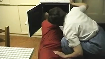 Olgun sürtük onu kedi hizmet alır