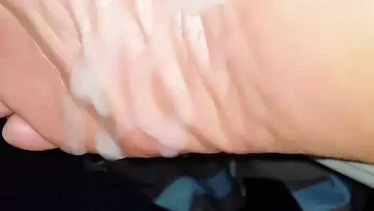 Cum üzerinde anal buruşuk tabanlar