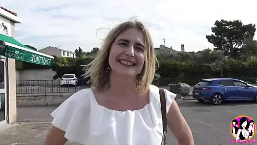 Ateşli büyük memeli orta yaşlı seksi kadın Fransız yarakla sert sikiliyor