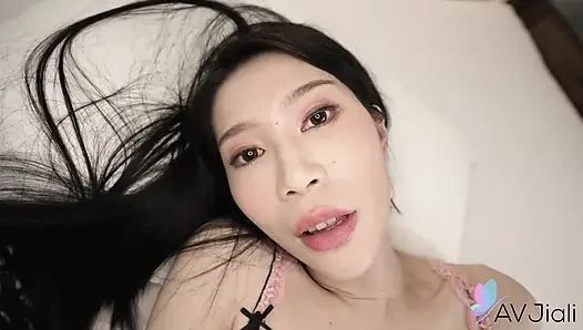 Çinli bebek Song Dong Lin sevgilisiyle sert seks yapıyor.
