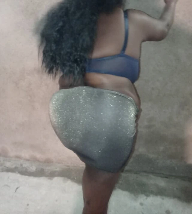 Hintli desi sütlü memeli yenge odada sevgilisi tarafından sert sikiliyor