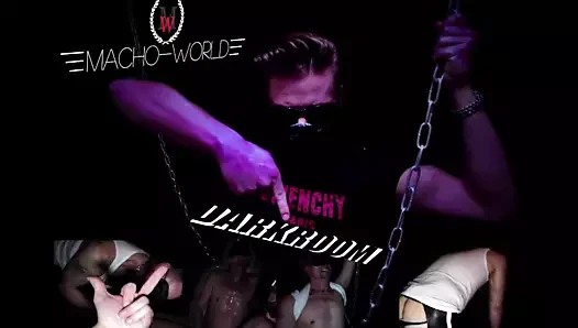 Bir bdsm karanlık odasında maço