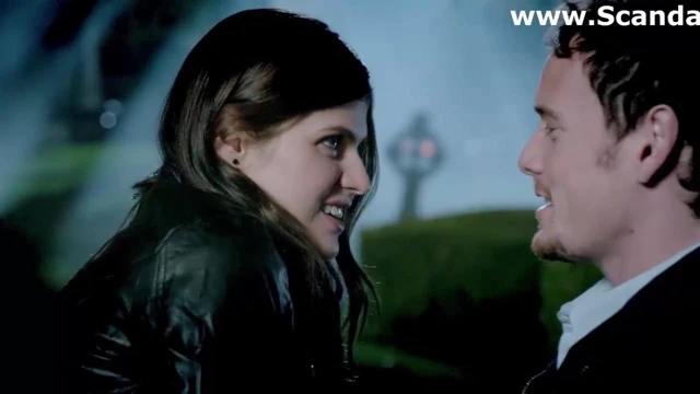 Alexandra Daddario araba seks sahnesi en scandalpost.com