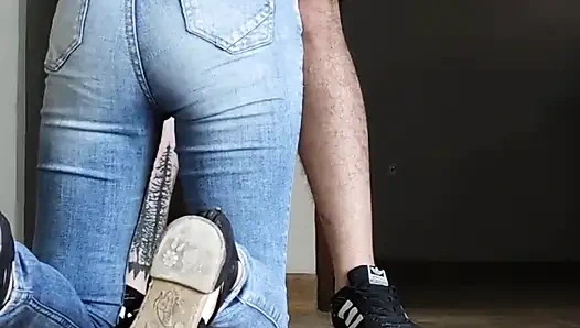 Bir eve gittik ve ondan beni emmesini istedim ve o sütümü yuttu