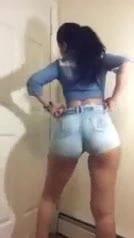 Ultrasexy götünü sallıyor