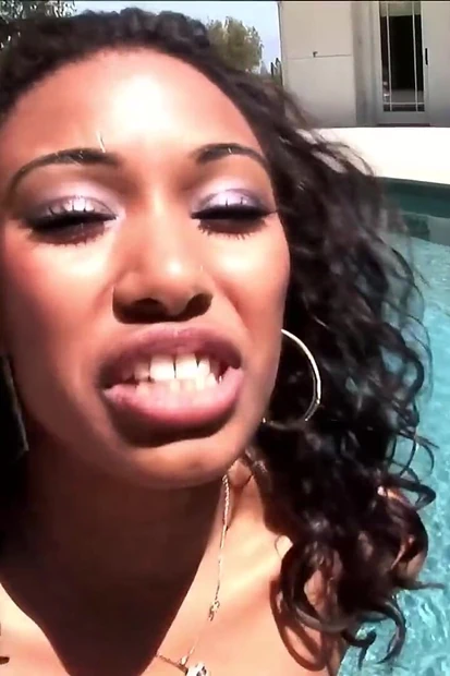 Блоу-бэнг буккаке с горячими межрасовыми тинками в любительском видео