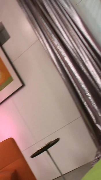 Эмоциональный момент из "Горячая Nicole Ray принимает большой член в ее рот и киску"