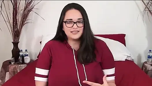 Taşan göğüslü muhtaç, peluş orta yaşlı seksi kadınlar açgözlüce yutuyor, baskın anatomi, ağır olarak kapris yapıyor