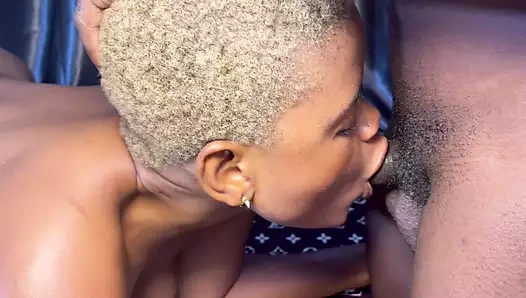 Komşum ilk randevumuzda bana ıslak bir sakso çekti