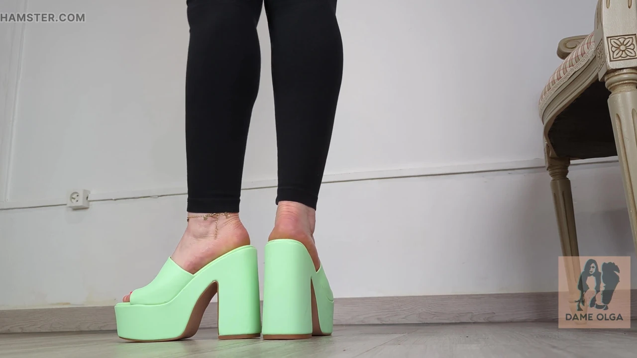 (669) Shoe Collection: Green Block Heel Mules - Dame Olga (4k)