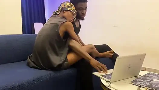 Seçeneklerim olduğu için beni etkilemek istiyor