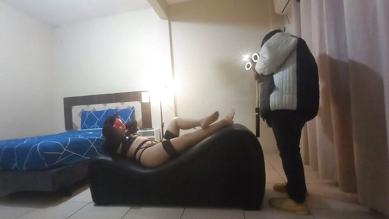 Onu çıplak fotoğraflar çektirmeye ikna ettim