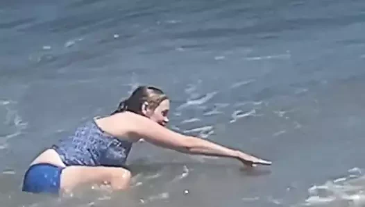 Pasty milf tüm ıslak at the plaj