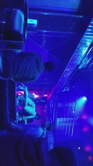 striptiz kulübünde