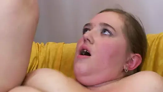 Sevgili tombul aşıklar, bu sizin için: genç, şişman, eksik dişler