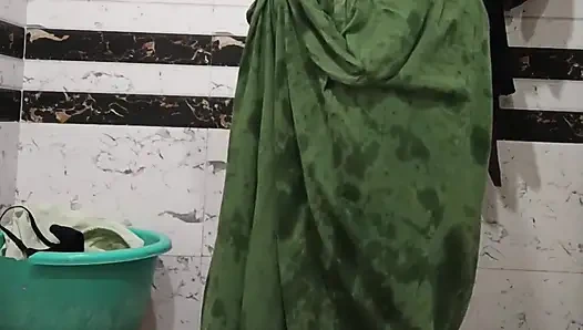 Priya bhabi güzel vücut gösterisi