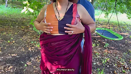 En iyi arkadaşımın karısını sikiyorum. Açık havada aldatan sari seks. Gırtlağına kadar alma orta yaşlı seksi kadın