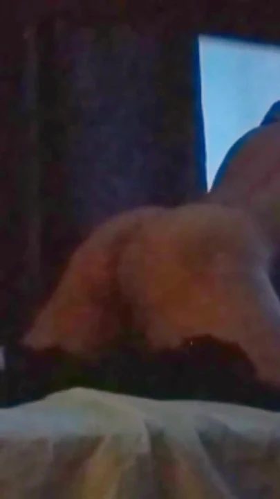 Çok düzgün vücutlu ve hoşgörülü bir üniversite öğrencisi derslerini geçiriyor. | Klip 2