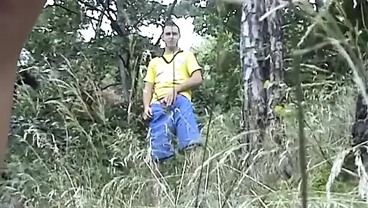 Avrupalı genç kız yol kenarında sikiliyor