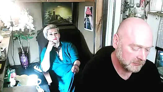 Sevgili sürtük karısının meme uçları, amcığı ve ağzıyla tehlikeli samimi oyunlar, halka açık))