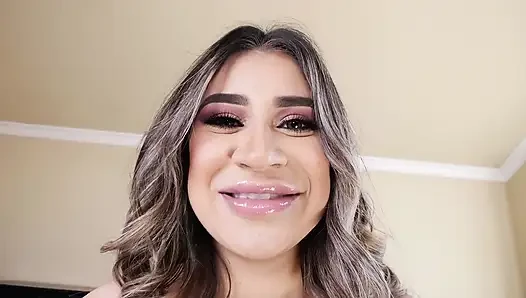 Mila'nın milkshake'i tüm erkekleri bahçeye getiriyor!