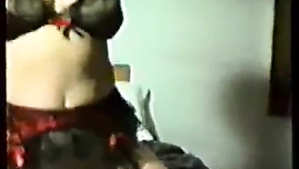 Busty milf onu ucube alır.