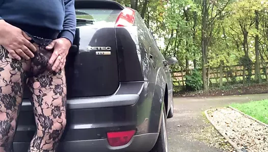 Siyah taytlı taytla ayaklarıma işemek ve gelmek