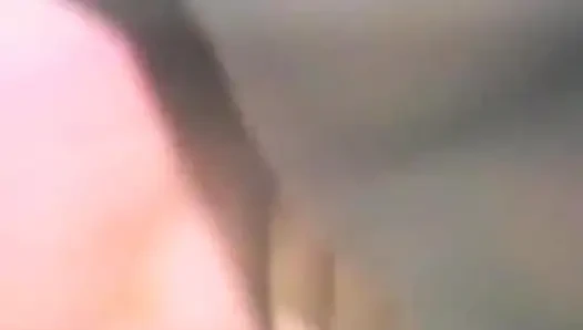İki zenci adam kıllı bir sarışını sırayla alıyor