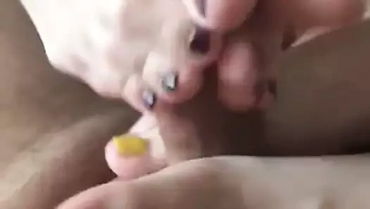 Çift footjob ile cumshot