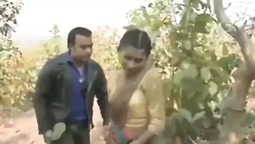 Kachra binne vali  ladki ko pata ke jungle me choda