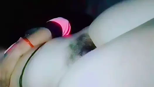 Ateşli Hintli seksi sevimli kız amından sikiliyor