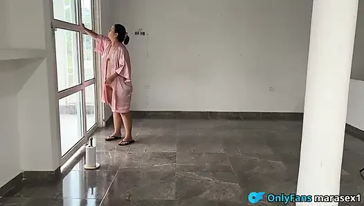 Gözlüğü temizleyip sütümü yiyor