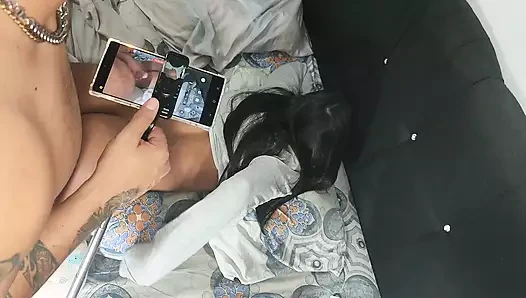 İtaatkar genç kız onu götten sert sikmesine izin veriyor