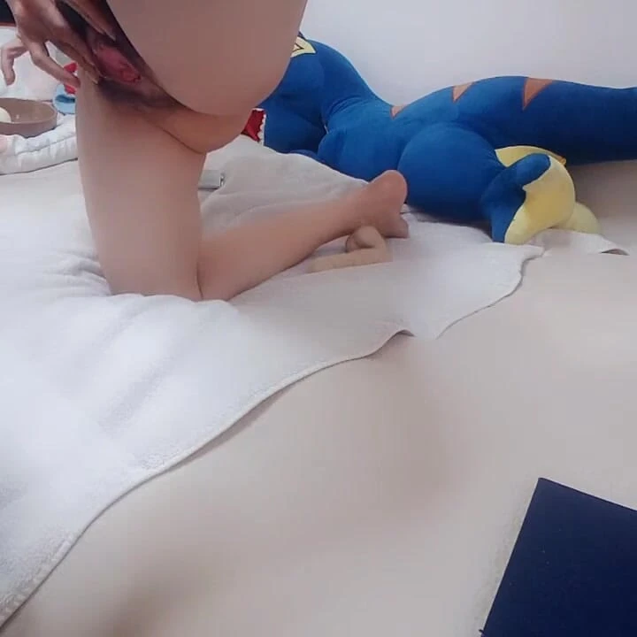 Göt deliği minik amcık sikişiyor kıllı doğa seksi minyon